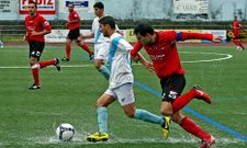 La lluvia dificult� el juego en el choque entre el Mar�n y el Estradense.