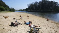 La playa fluvial del L�rez, en Pontevedra, en una imagen de archivo
