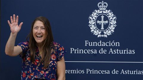 La astronauta estadounidense Christina Koch, una de las tripulantes de la misi�n Artemis II de la NASA que en abril hizo historia al orbitar la Luna, a su llegada este lunes a Oviedo, donde el viernes recoger� el Premio Princesa de Asturias de la Concordia