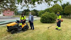 O edil de Medio Ambiente superviando os desbroces