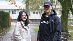 Danni Wang y Xinyi Zhang, universitarios chinos que estudian sendos msters en la Universidade de Santiago