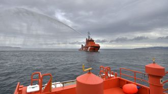 Buque de Salvamento Mar�timo Sar Gavia, desde la Salvamar Betelgeuse (foto de archivo).