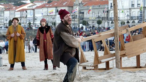 La playa de Ribeira acoge tambi�n justas y demostraciones de esgrima 