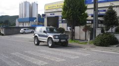 Al fondo, instalaciones de Naturleite en el pol�gono de Meira