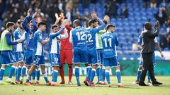 El Deportivo aplaude a sus aficionados al t�rmino del partido del pasado s�bado