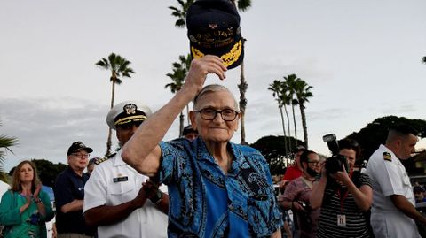 Bill Hughes, superviviente del ataque, estaba a bordo del USS Utah. Hoy, durante el memorial en Pearl Harbor, Honolulu, Hawai. 