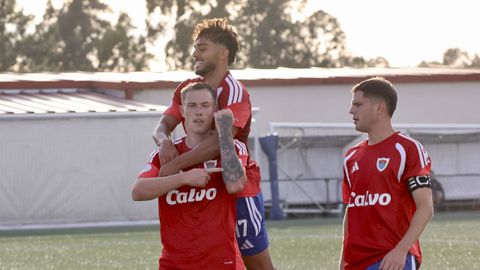 Andukinov, Nacho Pastor y Adri celebrando el primer gol del Berganti�os
