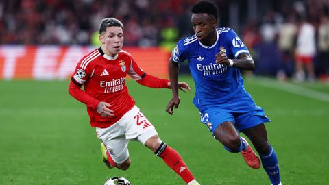 Prestianni y Vinicius, en una jugada del partido de Champions entre el Benfica y el Real Madrid