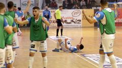 Los noieses celebran un gol en el empate con Valdepe�as.