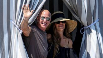 Bezos y su ya esposa Lauren Snchez, este sbado