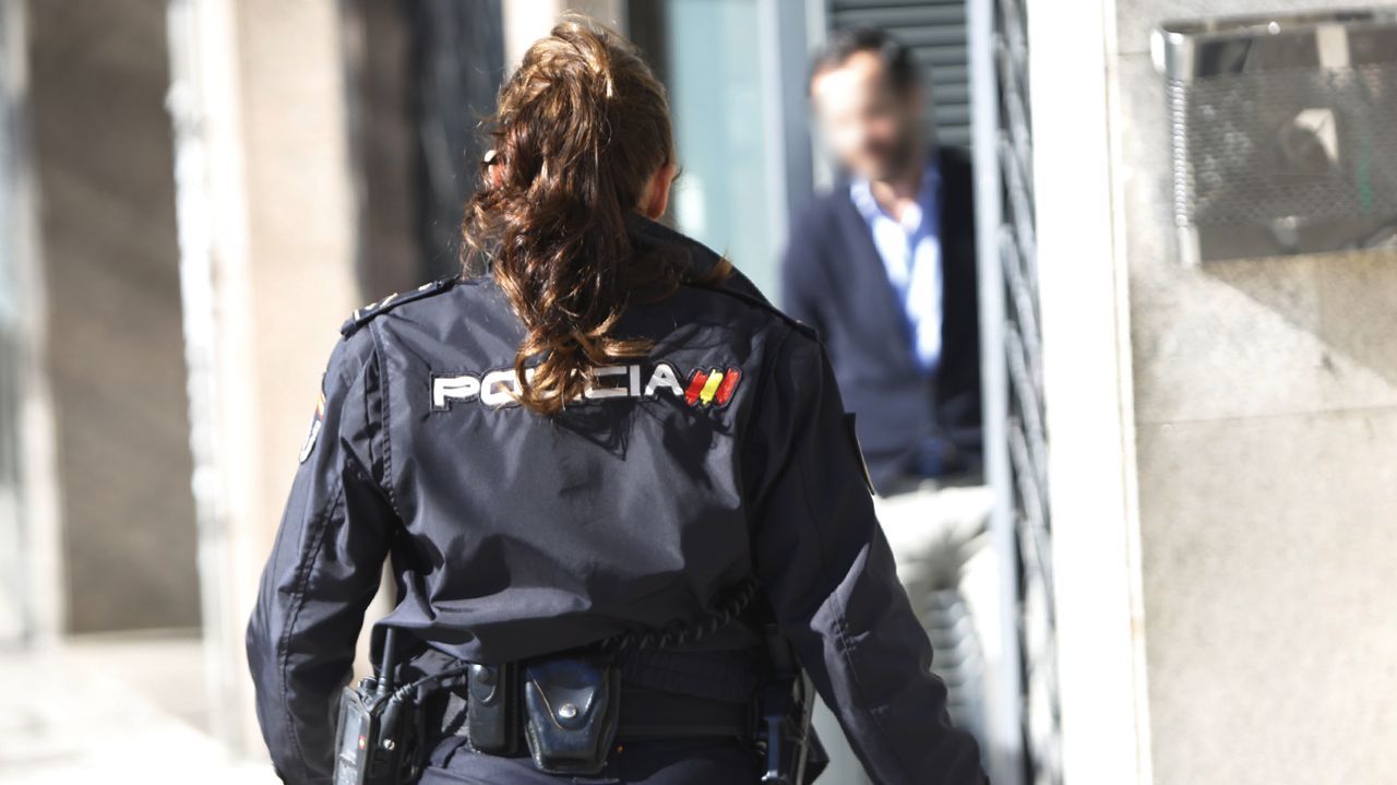 Envían a prisión al detenido por tratar de asesinar a puñaladas a su expareja, con quien seguía conviviendo
