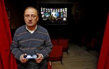 Ernesto Romero (Novocine) fue pionero en la digitalizaci�n y en instalar el 3D en Ourense. 