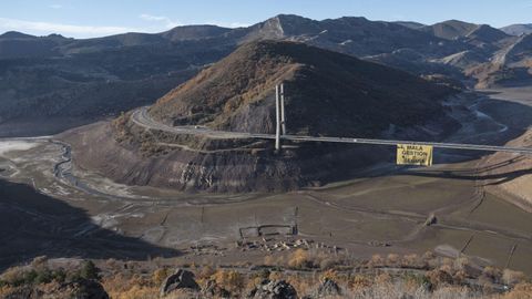Greenpeace se cuelga contra la sequ�a