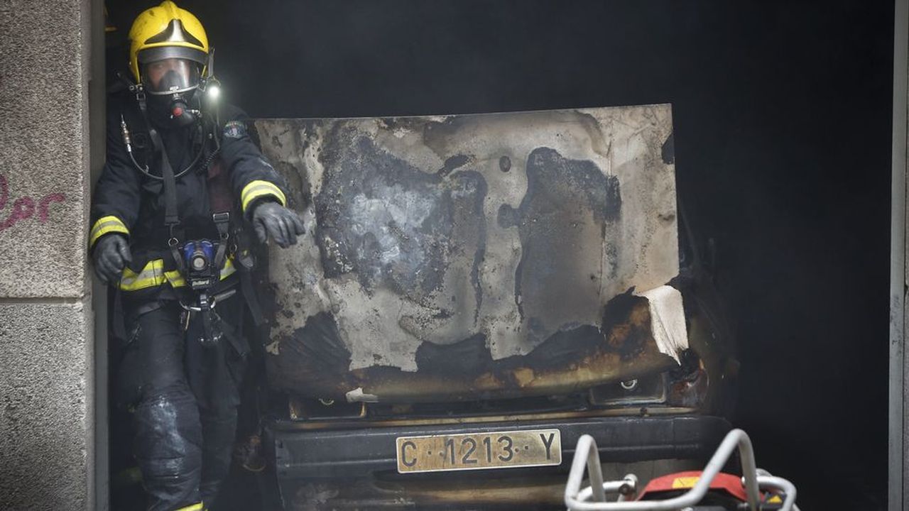 aparatoso-incendio-en-la-calle-tornos
