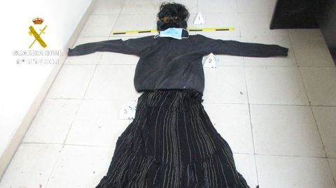 La ropa empleada por el ladr�n para intentar robar en Sanxenxo