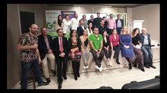 Los promotores de los 18 proyectos de la secta edici�n del Espazo Coworking de Monforte, en una foto de grupo ayer en Monforte tras la presentaci�n de sus propuestas. Con ellos, organizadores y autoridades