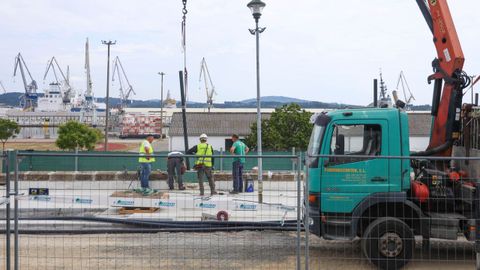 Este martes comenzaron a colocarse los primeros barrotes de la verja en la avenida de Irmandi�os