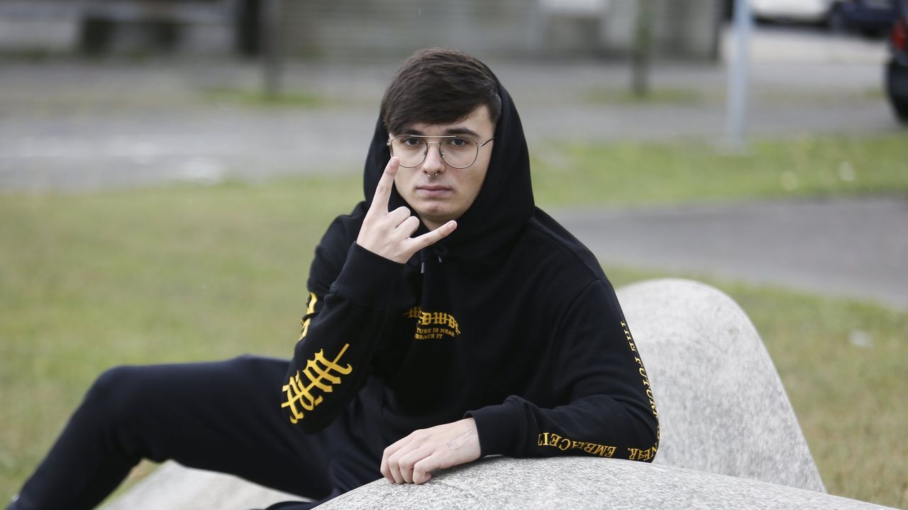 El joven viveirense Xosé Maseda y Kid Mount cantarán este viernes en La Conservera, en Celeiro