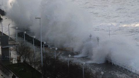 El Muro, durante un temporal