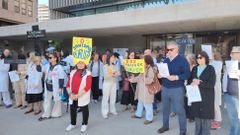 Concentraci�n a los m�dicos encerrados en el Olimpia Valencia de Vigo