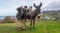 Hugo P�rez ca s�a burra e o seu can