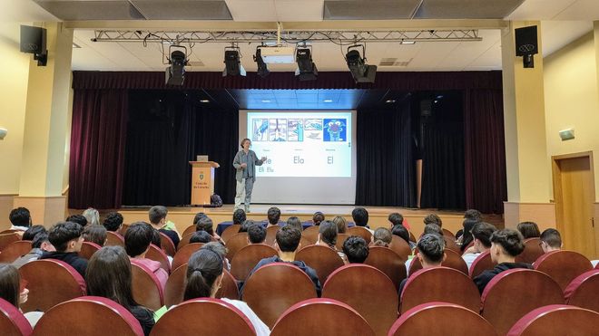 Charla impartida por Carmen Granxeiro en A Laracha