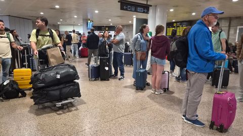 Pasajeros afectados por los desv�os a causa de la niebla