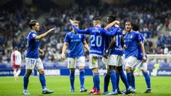 Los jugadores del Oviedo celebran uno de los goles ante el Albacete