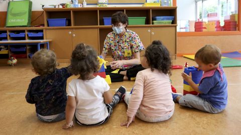 Un grupo de nios en una guardera de Santiago. La gratituidad en las escuelas infantiles es la nica norma que entrar en vigor en septiembre, con el inicio del siguiente curso.