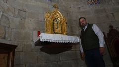 Jos� Orto�o junto al sagrario de donde sustrajeron los copones 
