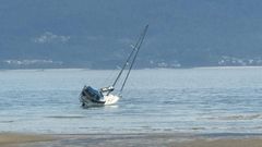 Imagen de archivo de un velero varado