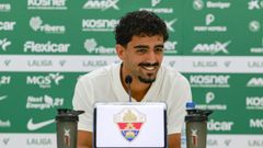 Roy Revivo, durante su presentaci�n como nuevo jugador del Elche.