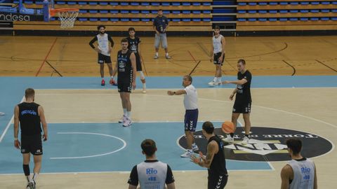 Primer entrenamiento del Breog�n 2026-2027 en el Pazo dos Deportes de Lugo