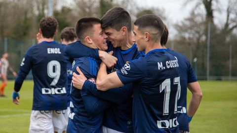 Ren, Miguel Cuesta y Osky celebran el gol de este ltimo ante el Avils