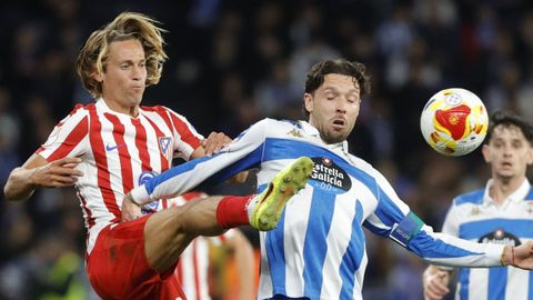 Jos&eacute; &Aacute;ngel pugna con Marcos Llorente en la eliminatoria de Copa ante el Atl&eacute;tico