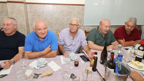 COMIDA DE DESPEDIDA A JAVIER MARCOS BARREIRO, JEFE DE ESCUADRON DE VIGILANCIA AEREA DEL BARBANZA EN EL RESTAURANTE BENJAM�N DE ROIS