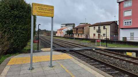 Estaci�n de tren de Teixeiro, en el municipio de Curtis.