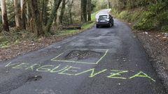 Baches de la carretera entre Vid�n y Moas de Abaixo est�n marcados como medida de protesta por el mal estado del vial