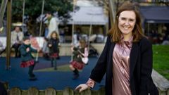 Nadia Quintela, en la zona infantil de la coru�esa plaza de Vigo