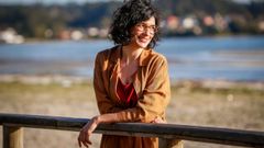 Lopes compaxina o seu traballo de escritora co de xornalista, editora e fot�grafa