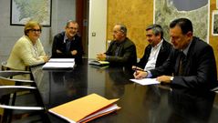 Los representantes de los cuatro grupos, en la reuni�n celebrada ayer.