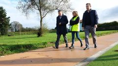 Aneiros acompa�� al alcalde de Mugardos en una visita a la senda peatonal.