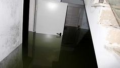 La fuga provoc� que el agua llenase por completo el s�tano inferior y parcialmente el superior.