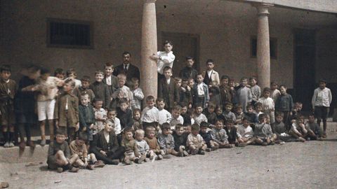 Nios del colegio de Santullano, en 1917