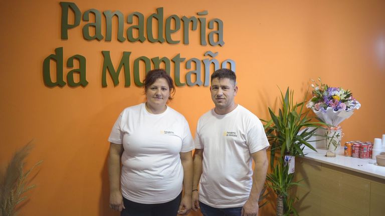 Mar y Adrin cogieron las riendas de una de las dos panaderas que funcionaban hace aos en el municipio