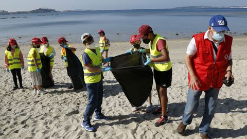 Programa Ludieduca de Jealsa y La Cruz Roja con motivo del d�a de los oc�anos en Barra�a y o Areal