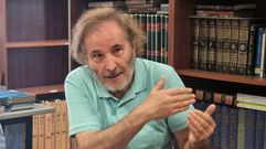 Ignacio Vilar presentando a doazn da sa biblioteca ao IEV.