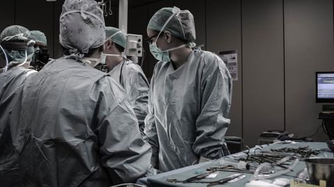 Un onc�logo muestra en Twitter el fatal error de tratar un c�ncer de mama con medicina alternativa