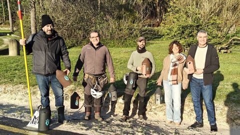 La diputada provincial Rosa Ana Garc�a, con integrantes del Grupo Naturalista H�bitat.