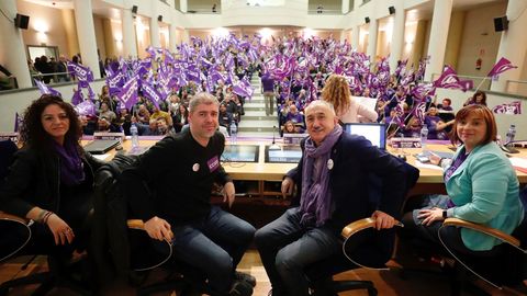 os secretarios generales de UGT y de CCOO, Pepe �lvarez (2d) y Unai Sordo (2i), respectivamente, intervienen en una asamblea conjunta confederal de ambos sindicatos bajo el t�tulo  M�s hechos y menos palabras. Sumando fuerzas, hechos ya! 